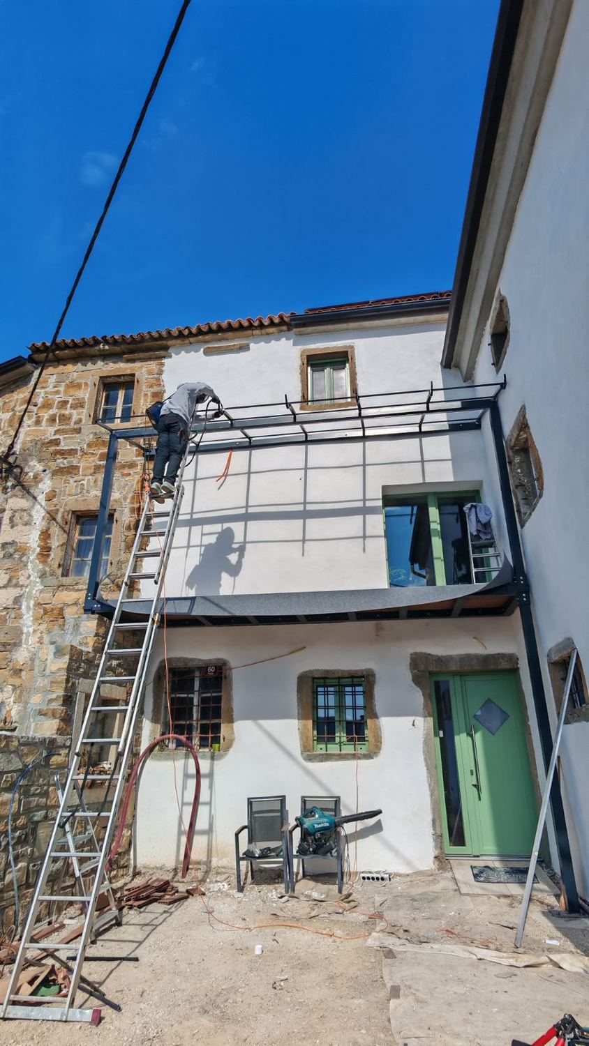 Balkon in stopnice